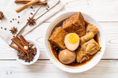 kaynamış yumurta çikolata sosu veya tatlı sos - Asya gıda