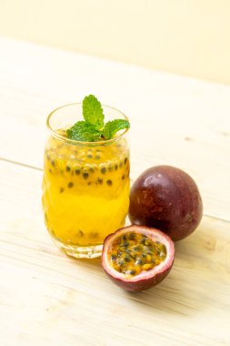 taze ve buzlu meyve suyu - sağlıklı içecek