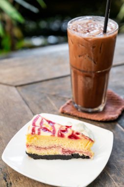 Ahududu peynir Pasta krema ile