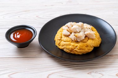 omlet Yengeç eti ve chili sos ile