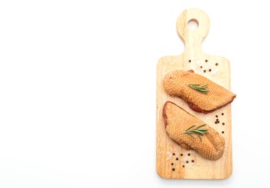 Beyaz arka plan üzerinde izole taze çiğ duck meme