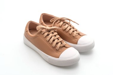 Kahverengi ayakkabılar beyaz arkaplanda izole edilmiş