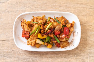 Kaju fıstığı - Asya gıda ile tavada kızartılmış tavuk