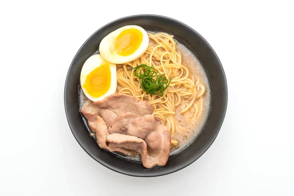 Tonkotsu Ramen Noedels Met Varkensvlees Eieren Geïsoleerd Witte Achtergrond — Stockfoto