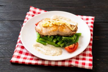 Izgara balık bifteği.