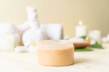 Ahşap zemin üzerine kurulmuş kaplıca tedavileri - Güzellik konsepti