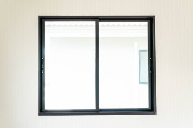 boş cam pencere ve kapı ev güneş ışığı ile