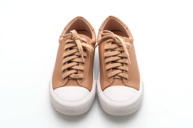 Kahverengi ayakkabılar beyaz arkaplanda izole edilmiş