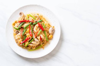 Karıştırılmış kalamar ya da tuzlu yumurtalı ahtapot - Asya deniz ürünleri tarzı