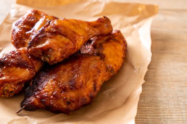 Masada ızgara ve ızgara tavuk.