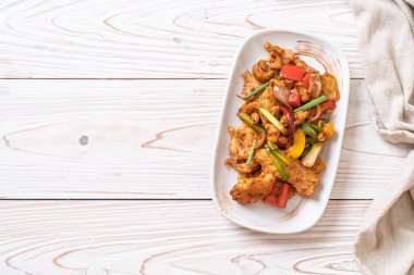 Kaju fıstığı - Asya gıda ile tavada kızartılmış tavuk