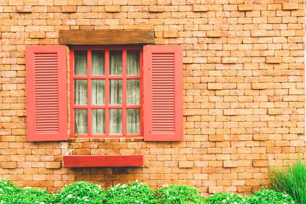 Красиве Червоне Старовинне Вікно Цегляній Стіні — стокове фото