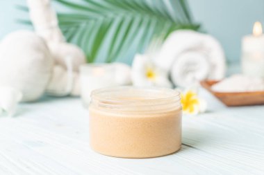 Ahşap zemin üzerine kurulmuş kaplıca tedavileri - Güzellik konsepti