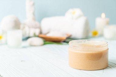 Ahşap zemin üzerine kurulmuş kaplıca tedavileri - Güzellik konsepti