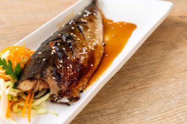 Teriyaki sosu - Japon yemekleri tarzı ile ızgara Saba Balık biftek