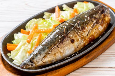 Teriyaki sosu - Japon yemekleri tarzı ile ızgara Saba Balık biftek