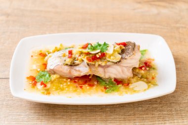 Kireç soyunma - orfoz balığı fileto Chili Lime Soslu buğulama Asya gıda tarzı