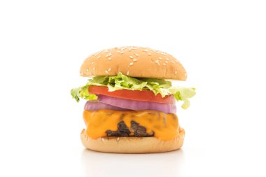 Beyaz arka plan üzerinde izole peynirli taze lezzetli biftek burger