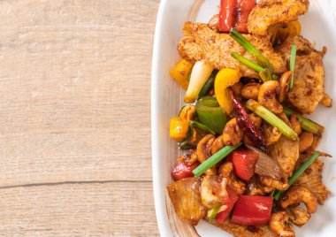 Kaju fıstığı - Asya gıda ile tavada kızartılmış tavuk