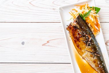 Teriyaki sosu - Japon yemekleri tarzı ile ızgara Saba Balık biftek