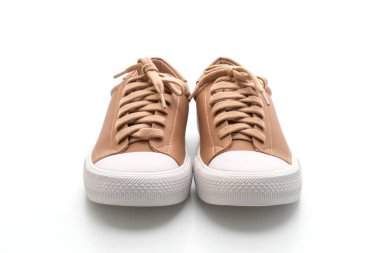 Kahverengi ayakkabılar beyaz arkaplanda izole edilmiş