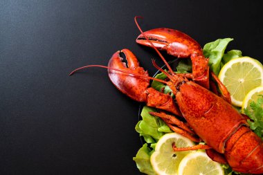 taze Haşlanmış istakoz sebze ve limon ile