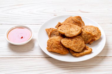 Vietnamca domuz sosisi soslu kızarmış