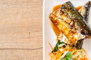 Teriyaki sosu - Japon yemekleri tarzı ile ızgara Saba Balık biftek