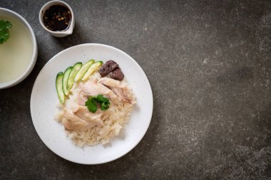 Hainanese tavuklu pilav ya da haşlanmış tavuklu pilav - Asya gıda tarzı