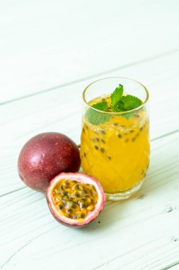 taze ve buzlu meyve suyu - sağlıklı içecek