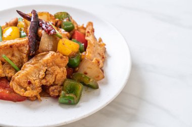 Kaju fıstığı - Asya gıda ile tavada kızartılmış tavuk