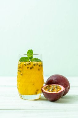 taze ve buzlu meyve suyu - sağlıklı içecek