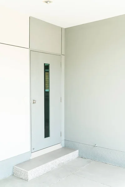 White Door Empty Wall — Stock Photo, Image