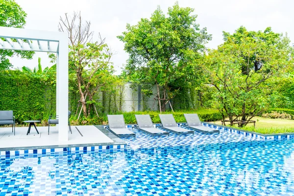 Bed Zwembad Met Buitenbad Hotel Resort Voor Reizen Vakantie — Stockfoto