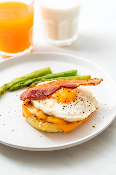 fried egg with bacon and cheese on pancake for breakfast