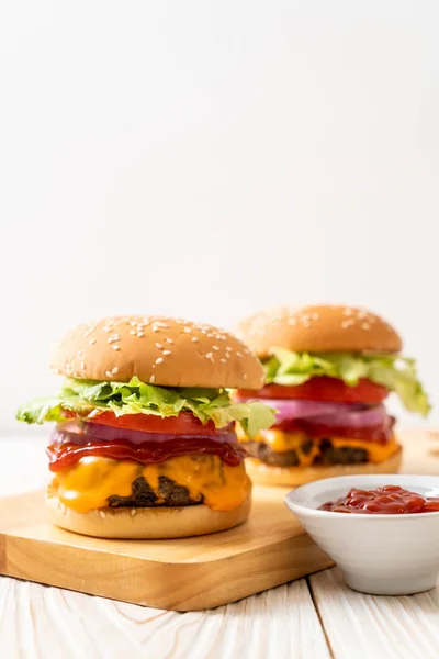 Čerstvé Chutné Hovězí Burger Sýrem Kečupem Pozadí — Stock fotografie