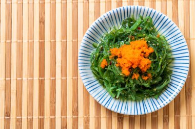 yosun salata karides yumurta - Japon gıda tarzı