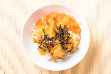 karides tempura pirinç kase karides yumurta ve yosun - Japon gıda tarzı