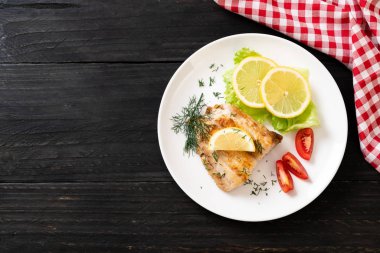 Izgara balık bifteği.