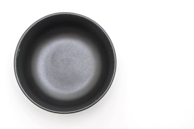 boş siyah plaka ve beyaz arka plan üzerinde izole kase