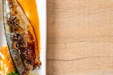 Teriyaki sosu - Japon yemekleri tarzı ile ızgara Saba Balık biftek