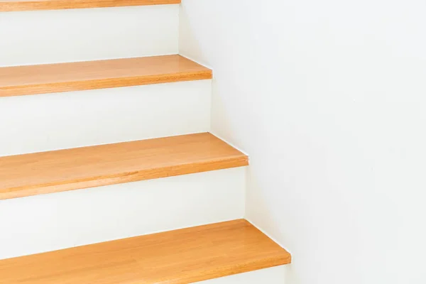 階段のステップの設計の空のアーキテクチャ — ストック写真