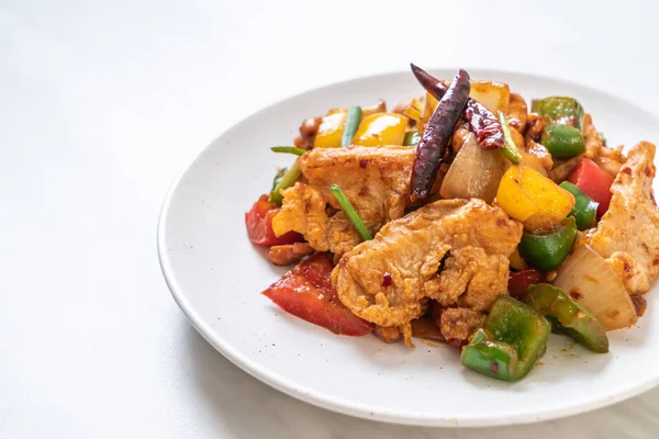 Kaju fıstığı - Asya gıda ile tavada kızartılmış tavuk