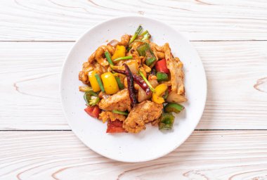 Kaju fıstığı - Asya gıda ile tavada kızartılmış tavuk