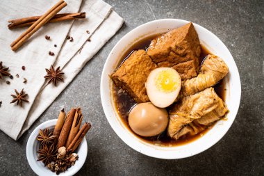 kaynamış yumurta çikolata sosu veya tatlı sos - Asya gıda