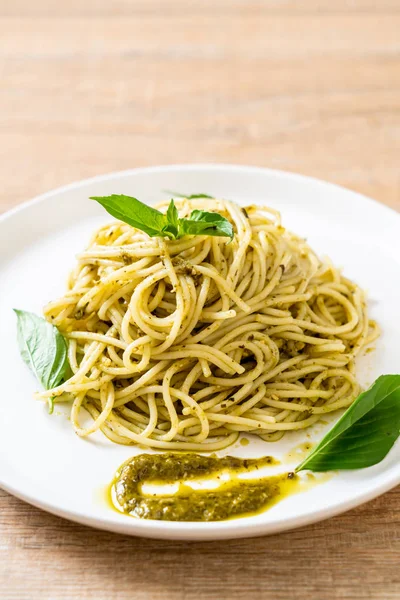 Homamade Spaghetti Pesto Sauce Olive Oil Basil Leaves — Stock Photo, Image