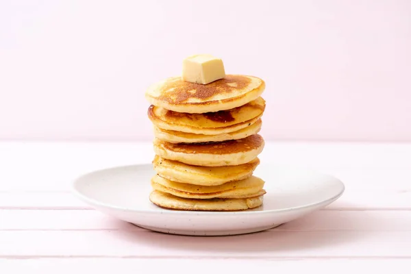 Pfannkuchen Stapeln Sich Mit Butter Und Honig — Stockfoto