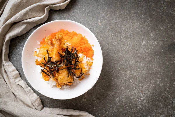karides tempura pirinç kase karides yumurta ve yosun - Japon gıda tarzı