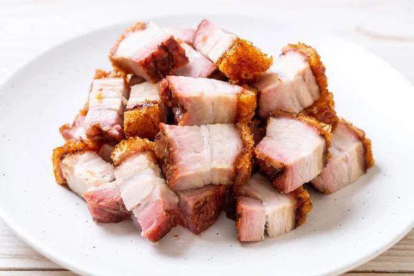 Kıtır kıtır domuz eti mi yoksa kızarmış domuz eti mi?