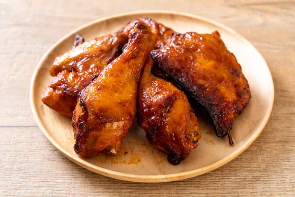 Masada ızgara ve ızgara tavuk.